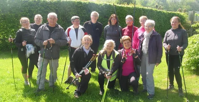 photo  le groupe de marche nordique avec le président émile sagot (5e à gauche).  &copy;  ouest-france 