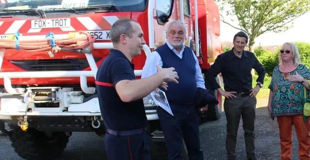 photo  benoît dezalay accompagné de jan-dieter oldenburg, denis assier et des hôtes et familles d’accueil.  &copy;  le maine libre 