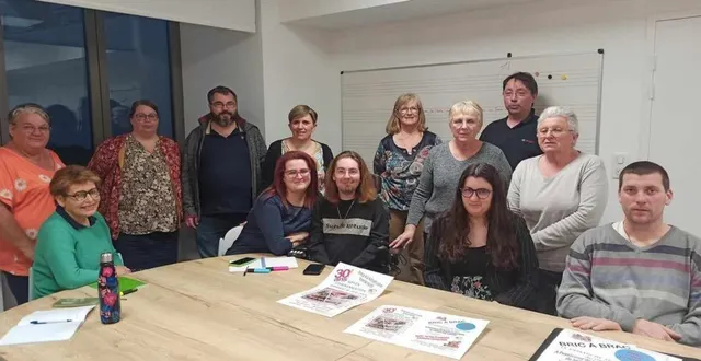 photo  l’équipe de l’association noyen communication mobilisée pour la journée du 16 juin.  &copy;  le maine libre 