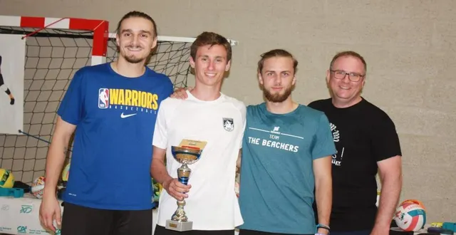 photo  les 3 monstres ont remporté la finale de ce 25e tournoi de l’egr volley.  &copy;  ouest-france 