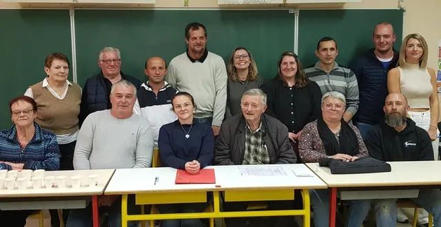 photo  le nouveau bureau du comité des fêtes avec, à sa tête, magalie richard (deuxième à droite au premier rang).  &copy;  ouest-france 
