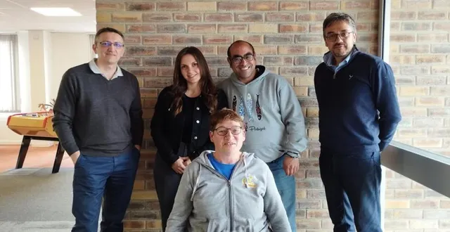 photo  de gauche à droite : emile mouraux (chef de projet), perrine (créatrice du logo des balades de chico), claire malbos (présidente de rand’o roues), anthony buval et fabrice lamare (gérant et fondateur d’applidev’).  &copy;  ouest-france 