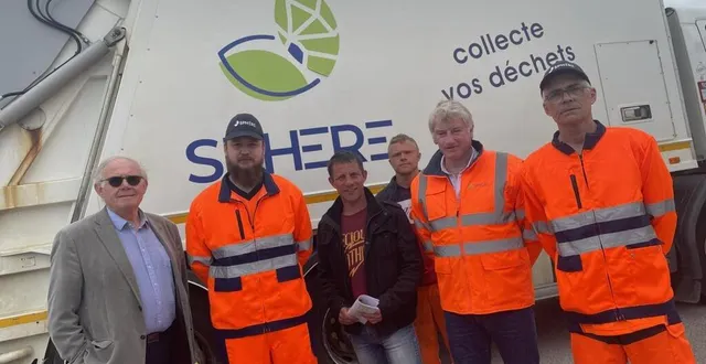 photo  de gauche à droite : philippe jidouard (1er vice-président du sitcom d’argentan), harley moiteaux (équipier de collecte), régis eude (chargé de communication au sitcom), quentin simon (agent de suivi), gaëtan nicolle (responsable d’exploitation) et thierry rollet (chauffeur), devant un des camions de l’entreprise sphère, chargé de la collecte des sacs de déchets.  &copy;  ouest-france 