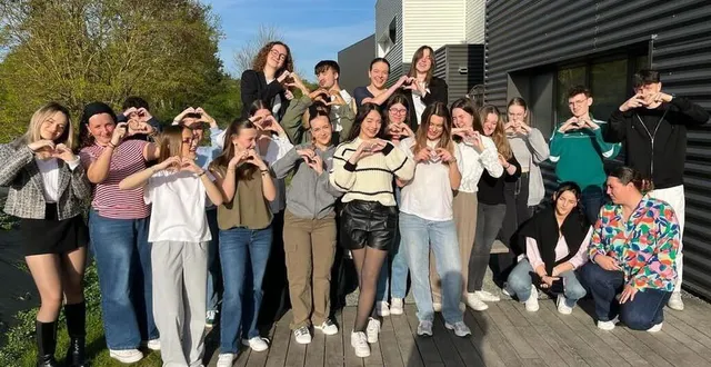 photo  en première année de bts communication, 25 étudiants organisent une journée d’animation à l’ehpad de tuffé-val-de-la-chéronne.  &copy;  célise delcambre 