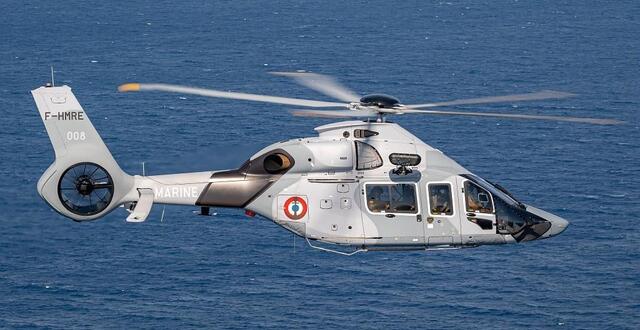 photo  l’hélicoptère hélicoptère h160 de la marine nationale, spécialement configurés pour le sauvetage en mer. 