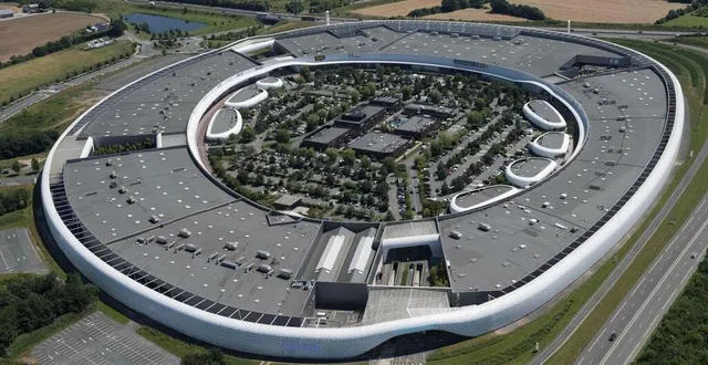 photo  une nouvelle enseigne va s’installer à l'atoll complexe commercial situé à beaucouzé.  &copy;  archives ouest france / philippe cherel 