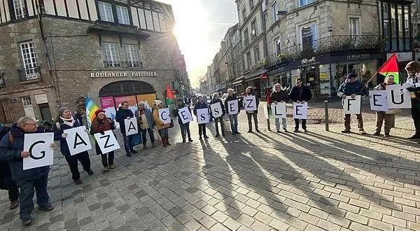 photo  les militants se réunissent aussi tous les samedis, à 11 h, dans le centre-ville d'alençon.  &copy;  archives ouest-france 