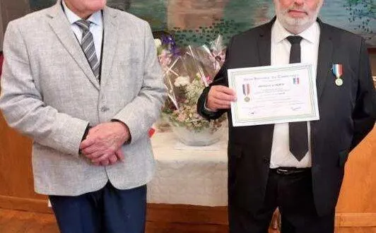 photo  jean-louis pericat a reçu la médaille de bronze.  &copy;  maire de mézières-sur-ponthouin 