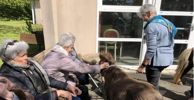 photo  une visite réconfortante pour les résidents de l’ehpad.  &copy;  le maine libre 