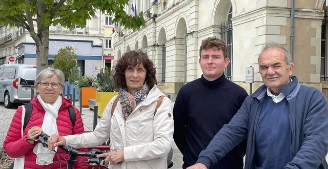 photo  ?évelyne jambu et martine hurel, de l’association aime, avec hugo blossier et jean-louis lemaitre, respectivement chargé de mission et élu mobilités du pays sabolien.  &copy;  le maine libre 