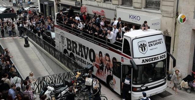 photo  angers, le 23 mai 2015. comme il y a neuf ans, s’ils confirment leur accession en ligue 1, les joueurs devraient parader en ville à bord d’un bus à impérale. 