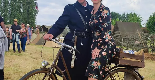 photo  bicyclette, costumes d’époque… les figurants ont parfaitement joué le jeu.  &copy;  ville de colombiers 