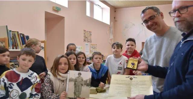 photo  enseignants et élèves ont travaillé sur l’exposition.  &copy;  le maine libre 