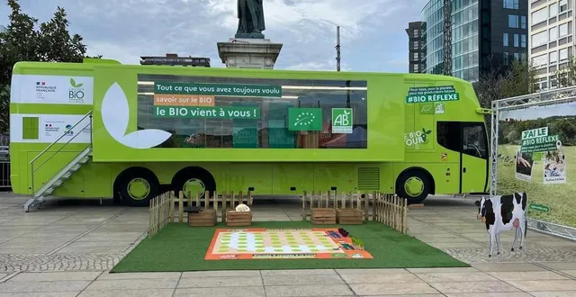 photo  le bus aménagé bio tour sera de passage à angers (maine-et-loire), au héron carré samedi 18 mai 2024.  &copy;  atik 