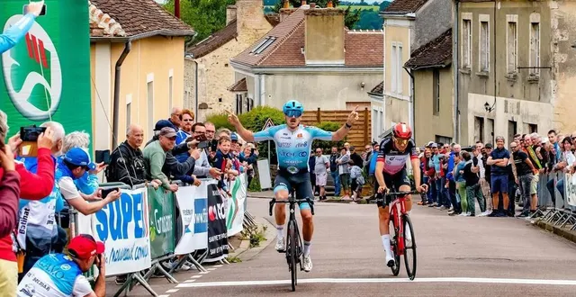 photo  lors de l’épreuve 2023, avec le franchissement de la ligne d’arrivée par alexis gougeard.  &copy;  archives le maine libre 