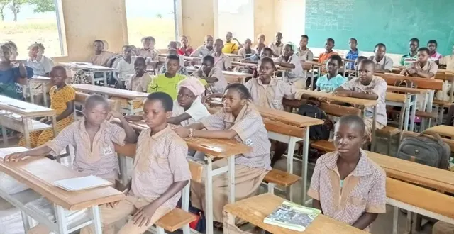 photo  une classe de sixième du collège aidée par l’association lors de la dernière rentrée scolaire.  &copy;  jean-yves bône. 