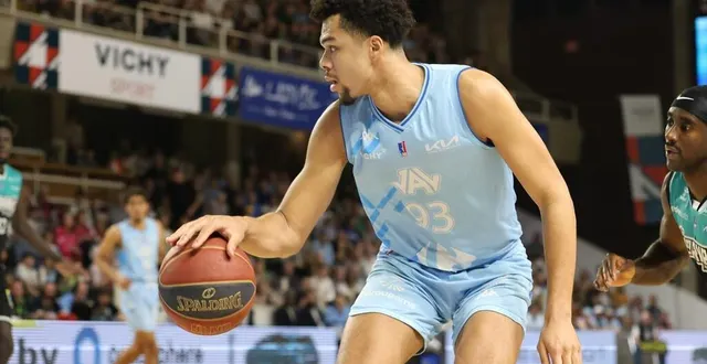photo  noah penda est l’un des grands espoirs du basket français.  &copy;  maxppp - thierry larret 