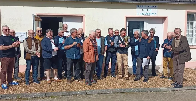 photo  la remise du trophée claude-delareux, par bernard lamy.  &copy;  ouest-france 