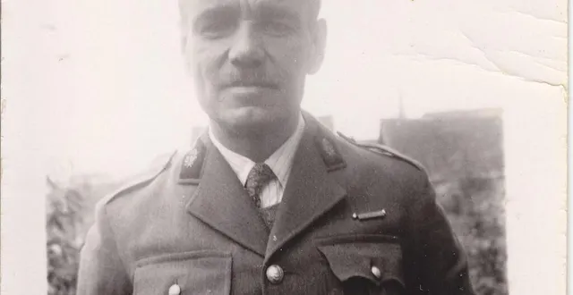 photo  le docteur pierre couinaud, dans son uniforme de capitaine, à son retour de déportation en 1945.  &copy;  dr 