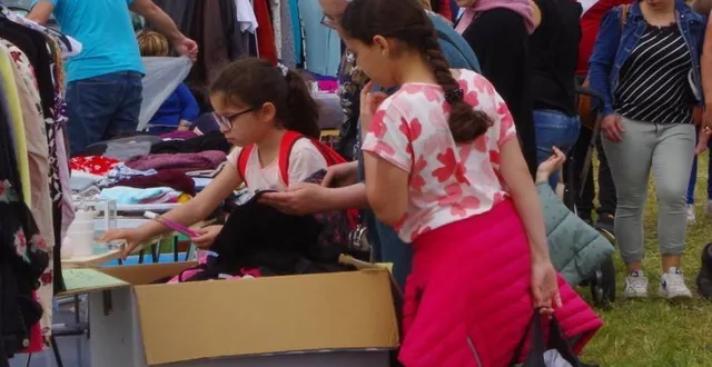 photo  les visiteurs n’ont pas boudé leur plaisir de chiner.  &copy;  le maine libre 