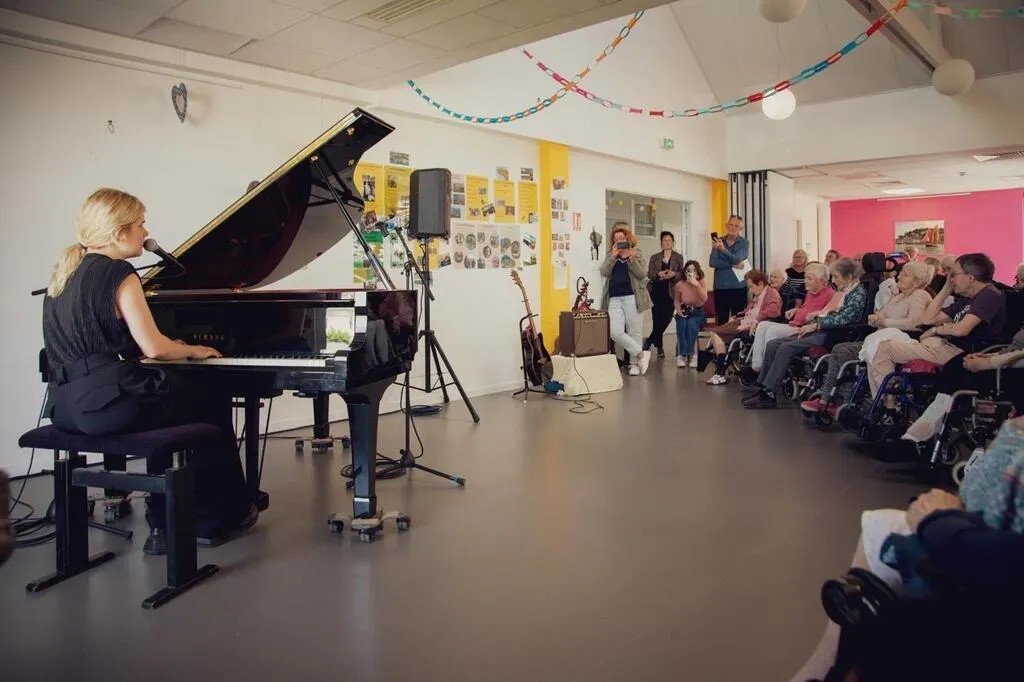 « C’était magique » Zaho de Sagazan en concert privé dans un Ehpad