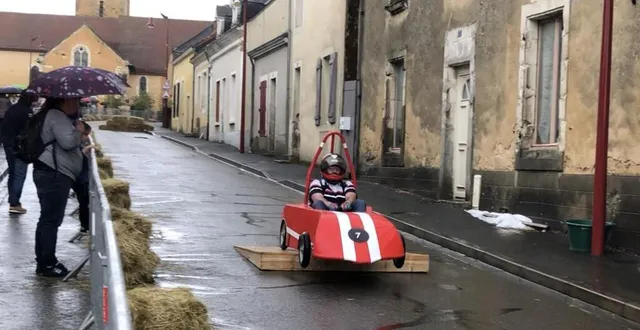 photo  ce dimanche 19 mai 2024, une vingtaine de compétiteurs ont fait la course avec leur caisse à savon, à oizé, dans le sud de la sarthe.  &copy;  ouest-france 