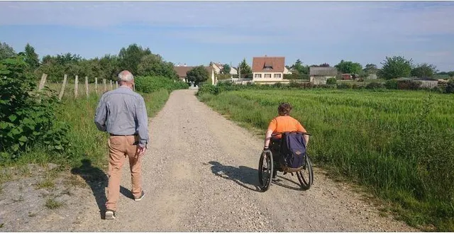 photo  l’itinéraire de 5 km est une proposition de balade familiale, accessible aux fauteuils roulants et aux familles avec poussettes.  &copy;  ouest-france 