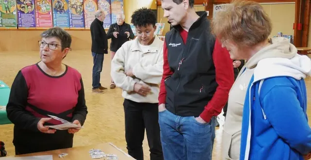 photo  démarrage du printemps de la diversité, salle de la prairie à saint-germain-du-corbéis, avec les stands et ateliers de nombreuses associations.  &copy;  ouest-france 