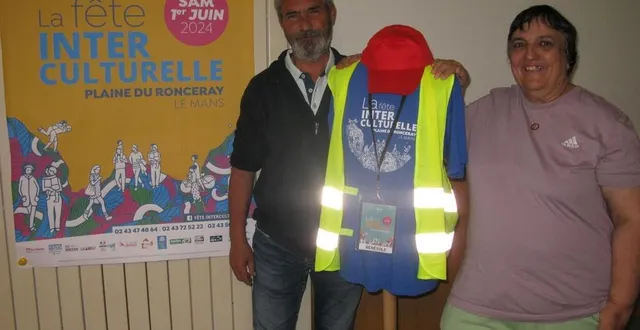 photo  katia et gilles porteront l’uniforme du parfait bénévole offert à chacun d’entre eux pour être repérés dans la plaine du ronceray.  &copy;  ouest-france 