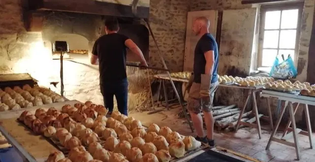 photo  quelque 2 500 bourdons et 200 pains seront cuits dans le four ce dimanche  &copy;  ape sainte-sabine 