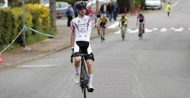 photo  simon defrance a décroché sa deuxième victoire de la saison dimanche 12 mai 2024 à vouhé.  &copy;  co - benoit felace 