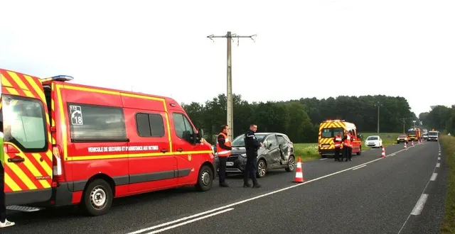 photo  à en juger de l’état d’un des deux véhicules, les passagers s’en tirent bien.  &copy;  ml 