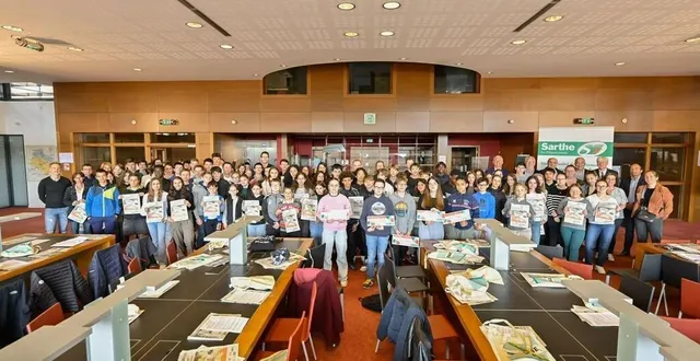 photo  la remise des prix de l’opération classes presse 2024 a été organisée mardi aux archives départementales de la sarthe.  &copy;  cd 72 