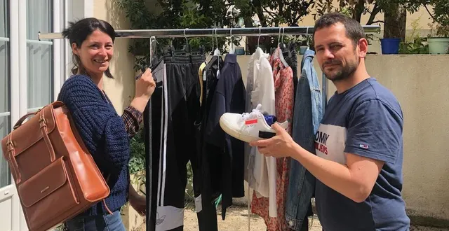 photo  mélanie dedieu et éric mérand ont lancé zacco, leur entreprise de seconde main. ils s’installent chaque semaine sur les marchés d’angers (maine-et-loire).  &copy;  ouest-france 