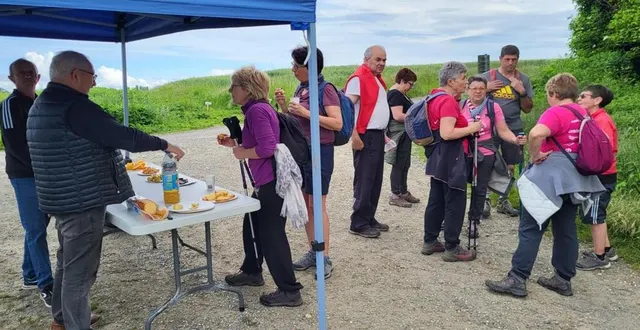 photo  les ravitaillements permettent de reprendre des forces.  &copy;  municipalité de challes 