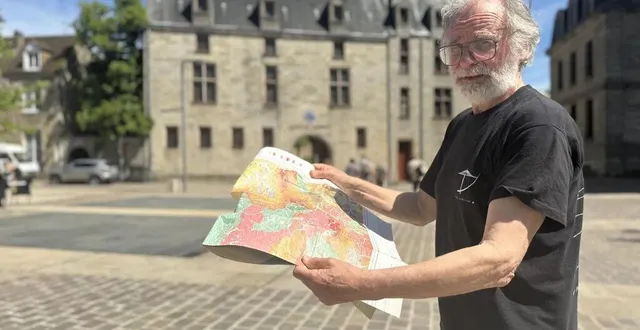 photo  carte entre les mains, bernard langellier étudie la géologie à alençon (orne).  &copy;  ouest-france 