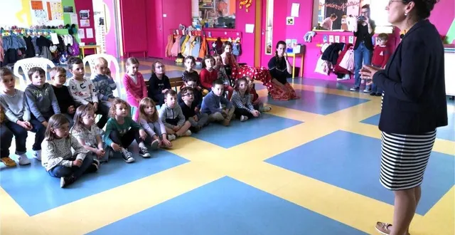 photo  la directrice de l’école, myriam baudry, avec les petits de la classe qui ont participé à ce concours.  &copy;  le maine libre 