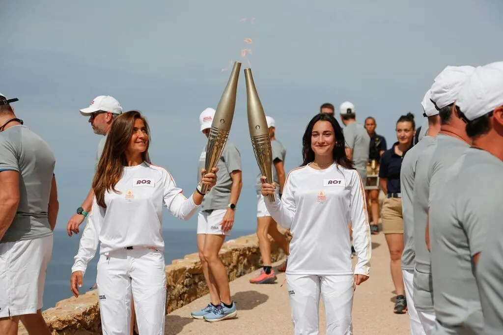 JO 2024. Où et comment Decathlon fabrique les tenues des porteurs de