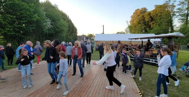 photo  une soirée dansante pour tous les âges, samedi 25 mai.  &copy;  archives ouest-france 