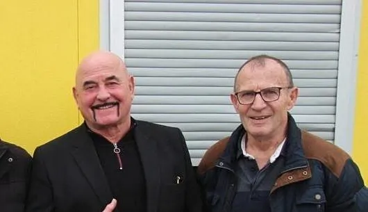 photo  flesh gordon et jean paul chotard, président de l’association d’animation belmontaise.  &copy;  le maine libre 