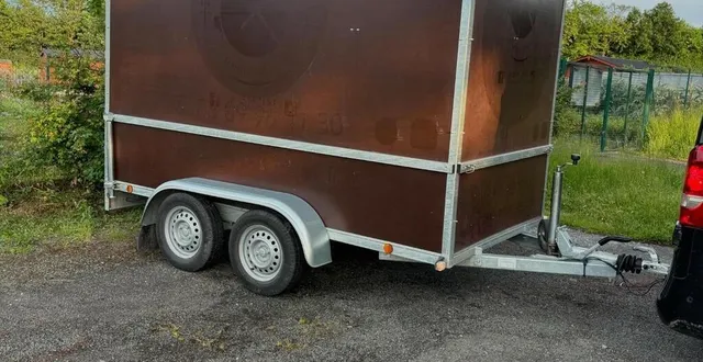 photo  la remorque aménagée du pois gourmand a été retrouvée mais son flocage a été arraché.  &copy;  le pois gourmand 