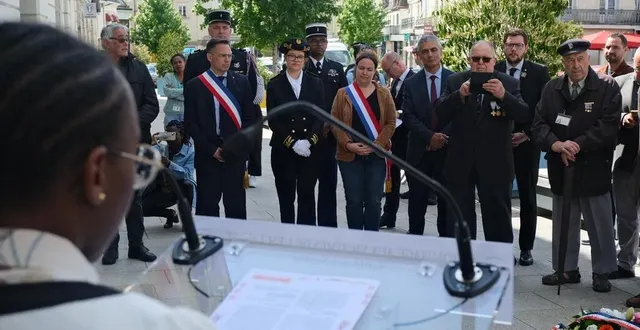 photo  le maire de sablé-sur-sarthe, nicolas leudière, la sous-préfète de la sarthe; marie-élize tilly, et la députée élise leboucher ont rendu hommage aux victimes de l'esclavage ce jeudi 23 mai 2024.  &copy;  ouest-france 