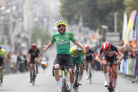 photo En 2023, la dernière étape du tour de la Manche avait été remportée par Adrien Lagrée, originaire de Saint-Hilaire-du-Harcouët (Manche). Archives Ouest-France/Jean-Louis Rault 