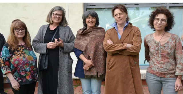 photo  les cinq artistes lors du vernissage de l’exposition.  &copy;  le maine libre 