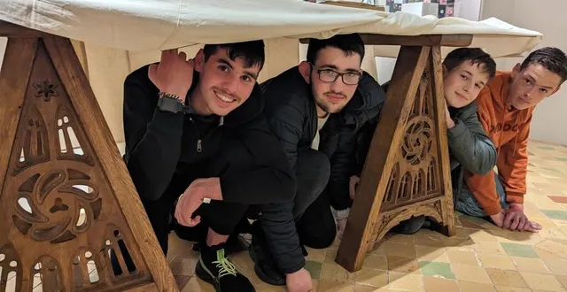 photo  de gauche à droite : alexis, malo, aymeric et nicolas, tous les quatre en première année de bac pro menuiserie, au lycée giel-don-bosco, à giel-courteilles (orne), près des tréteaux qu’ils ont réalisés.  &copy;  ouest-france 