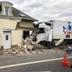 photo  le poids lourd avait terminé sa course dans une maison d’habitation lors de cet accident mortel, le 16 août 2022, dans l’orne. 