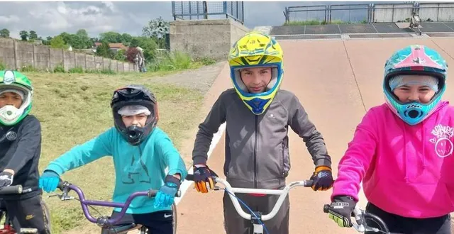photo  les élèves cm1 et cm2 de l’école des vergers ont découvert la pratique du bmx.  &copy;  ouest-france 