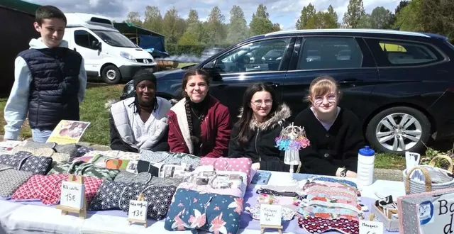 photo  les collégiens ont déjà tenu un stand lors du vide-greniers de bellou.  &copy;  archives ouest-france 
