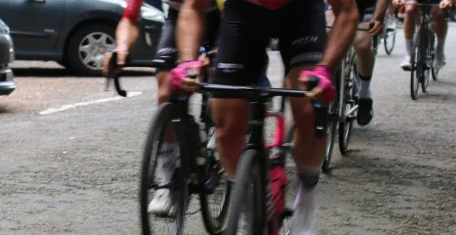 photo  dès le premier passage au belvédère de perseigne, jeremy leveau, s’est montré combatif.  &copy;  ouest-france 