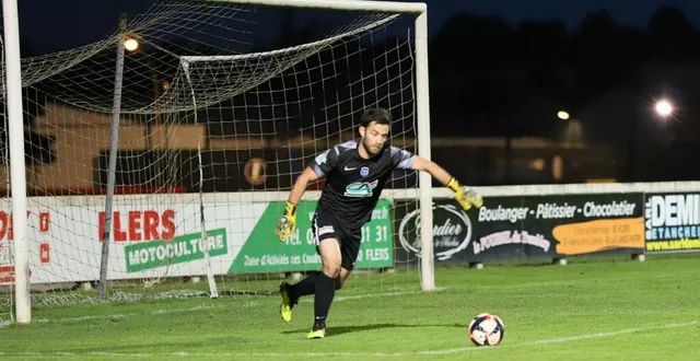 photo  jonathan lenormand, gardien de but des léopards, raccroche les gants après un dernier match contre tinchebray.  &copy;  ouest-france 